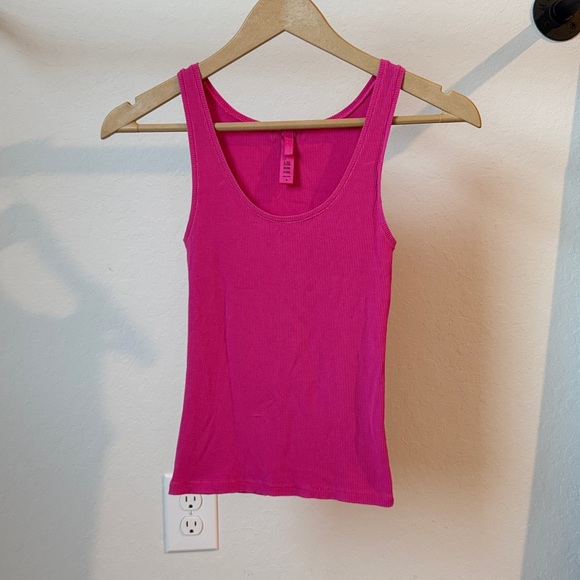 Skims Cotton Rib Tank Sugar Pink - Picture 2 of 5